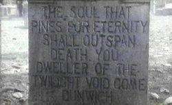 Cuidense de venir a Dunwich, un extraño epitafio para esta lápida...