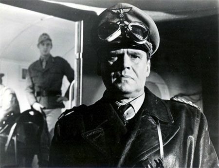 Albert Lieven, Rommel, se amarga por el resultado de su plan en FOXHOLE IN CAIRO
