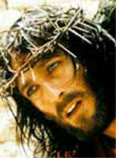 Crucificando a Robert Powell en GESU DI NAZARETH (1976)