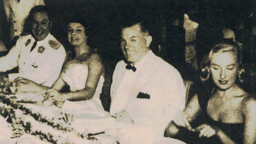 El presidente Perón, la actriz italiana Lila Rocco, el Sr. Aloé y Mirtha Legrand, durante el banquete presidencial