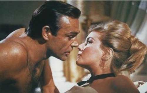 Sean Connery y Daniela Bianchi en FROM RUSSIA WITH LOVE