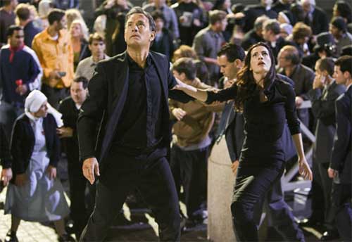 Tom Hanks y Ayelet Zurer observan una ca&iacute;da fenomenal en ANGELS & DEMONS