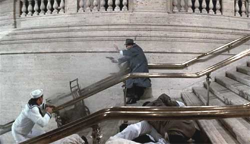 Kevin Costner la tiene peliaguda en THE UNTOUCHABLES